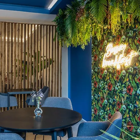 Bossa & Bed Hostel *