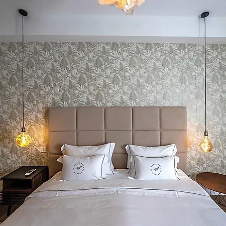 Bossa & Bed Hostel *